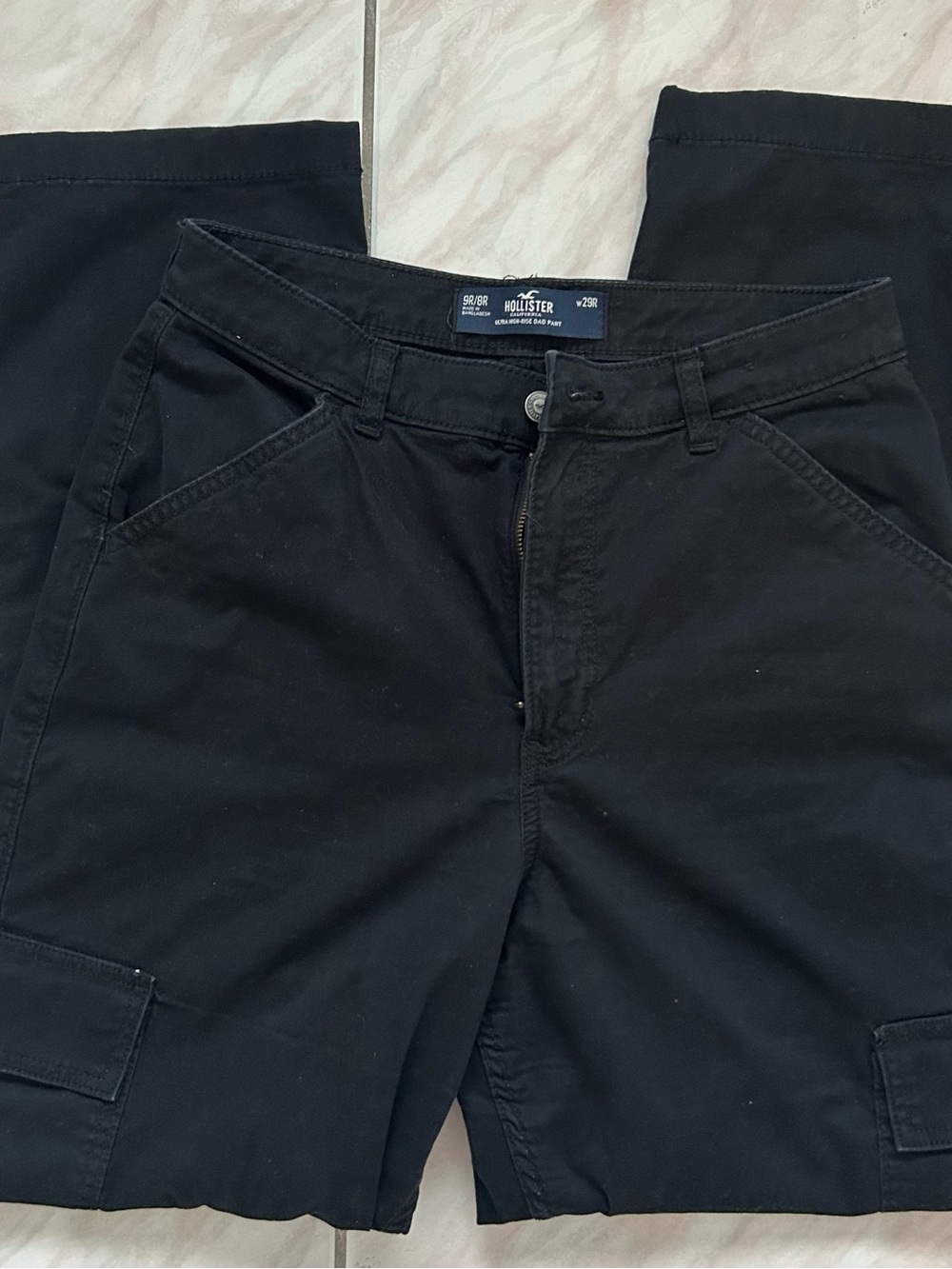 Hollister woman Black Cargo Shorts with Side Pockets